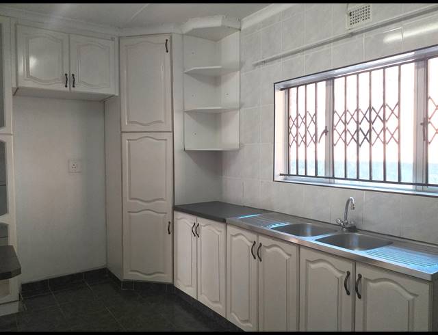 4 BEDROOM HOUSE RENTED IN ILLOVO GLEN